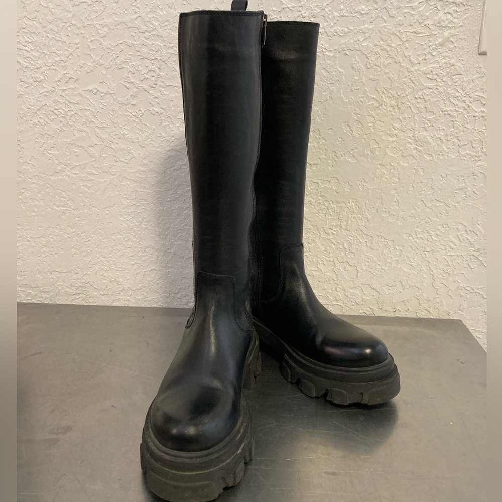 Steve Madden Wayde Black Leather Lug Sole Tall Boots 9M 39 Zipper Elastic Tall